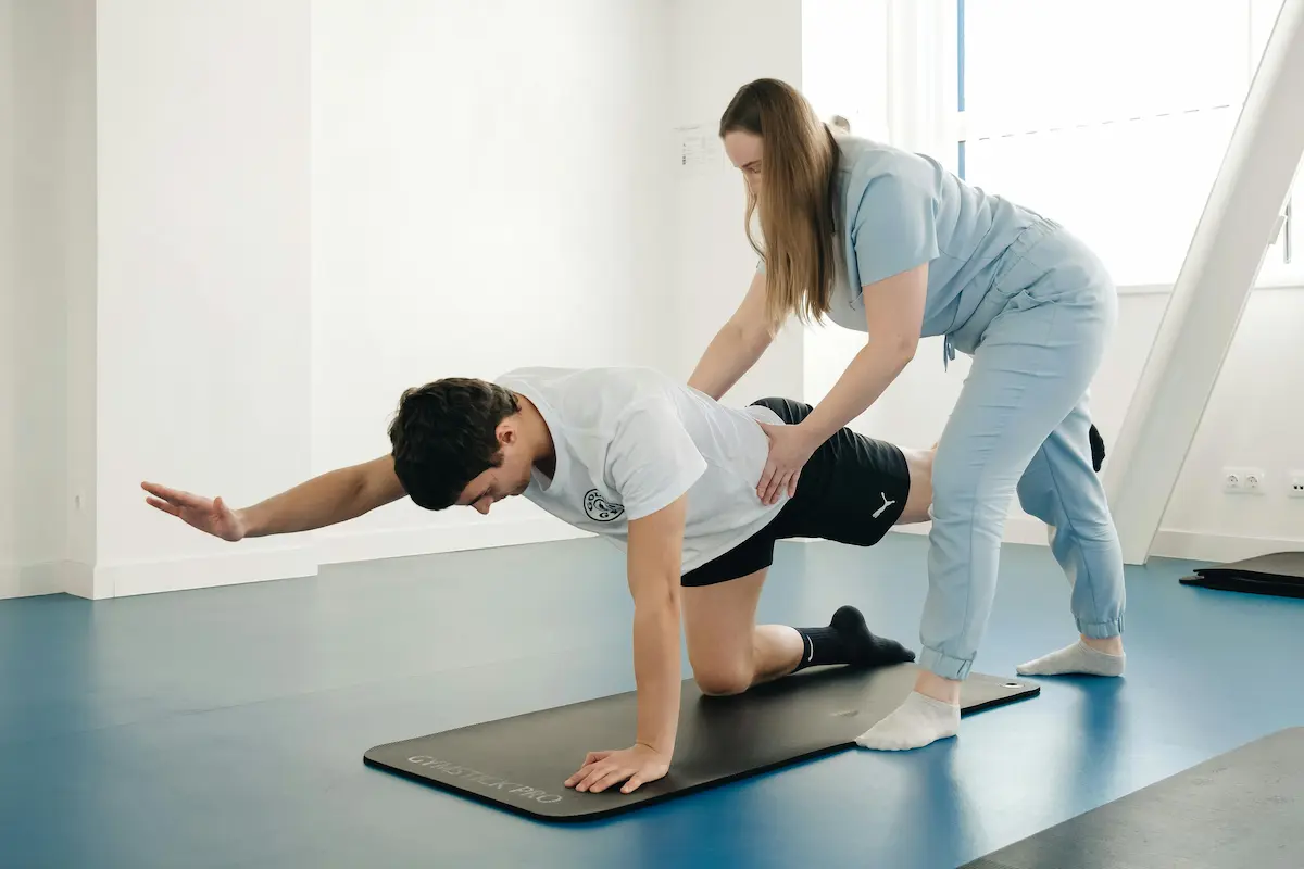 Physiotherapy treatment for chronic pain focusing on movement and rehabilitation
